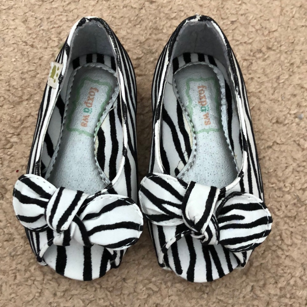 Foxpaws size 3 (8-10 months) zebra bow shoe